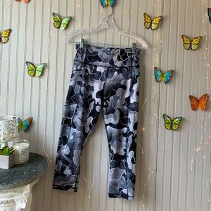 Capri athletic pants M